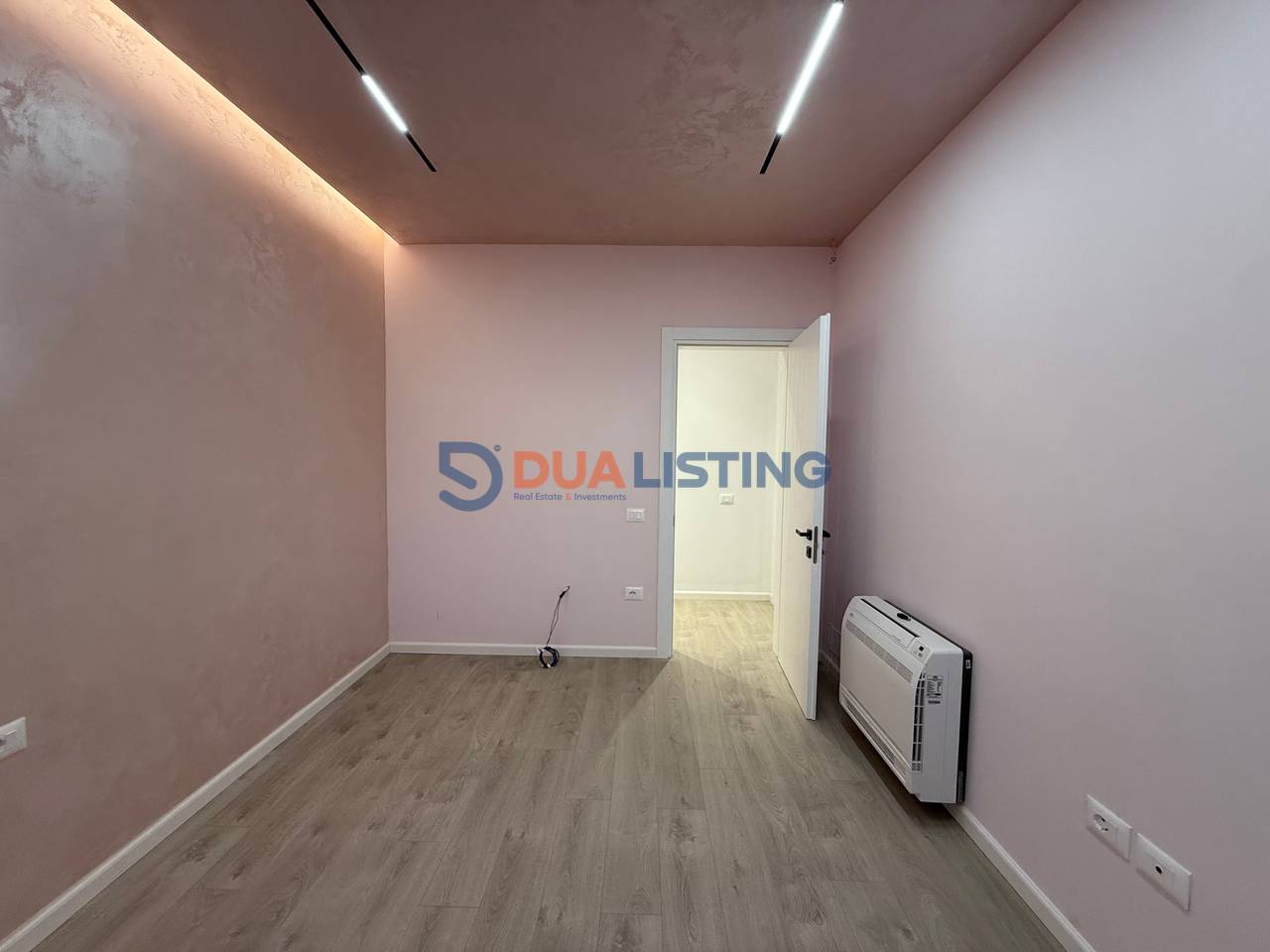 Offriamo in affitto locali commerciali presso il Lago Secco.