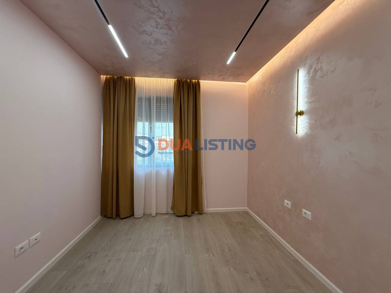 Offriamo in affitto locali commerciali presso il Lago Secco.