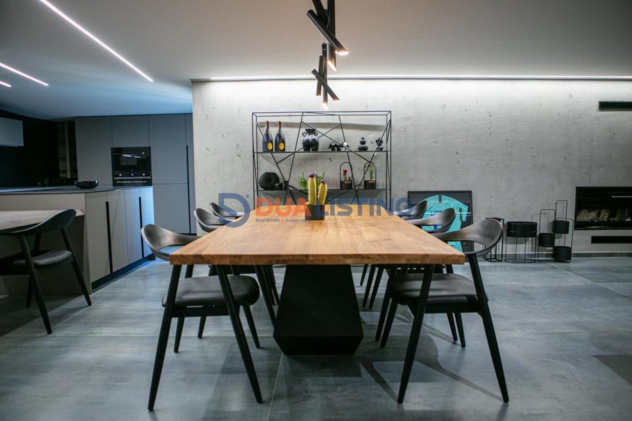 LUXURIOUS PENTHOUSE FOR SALE – DRY LAKE