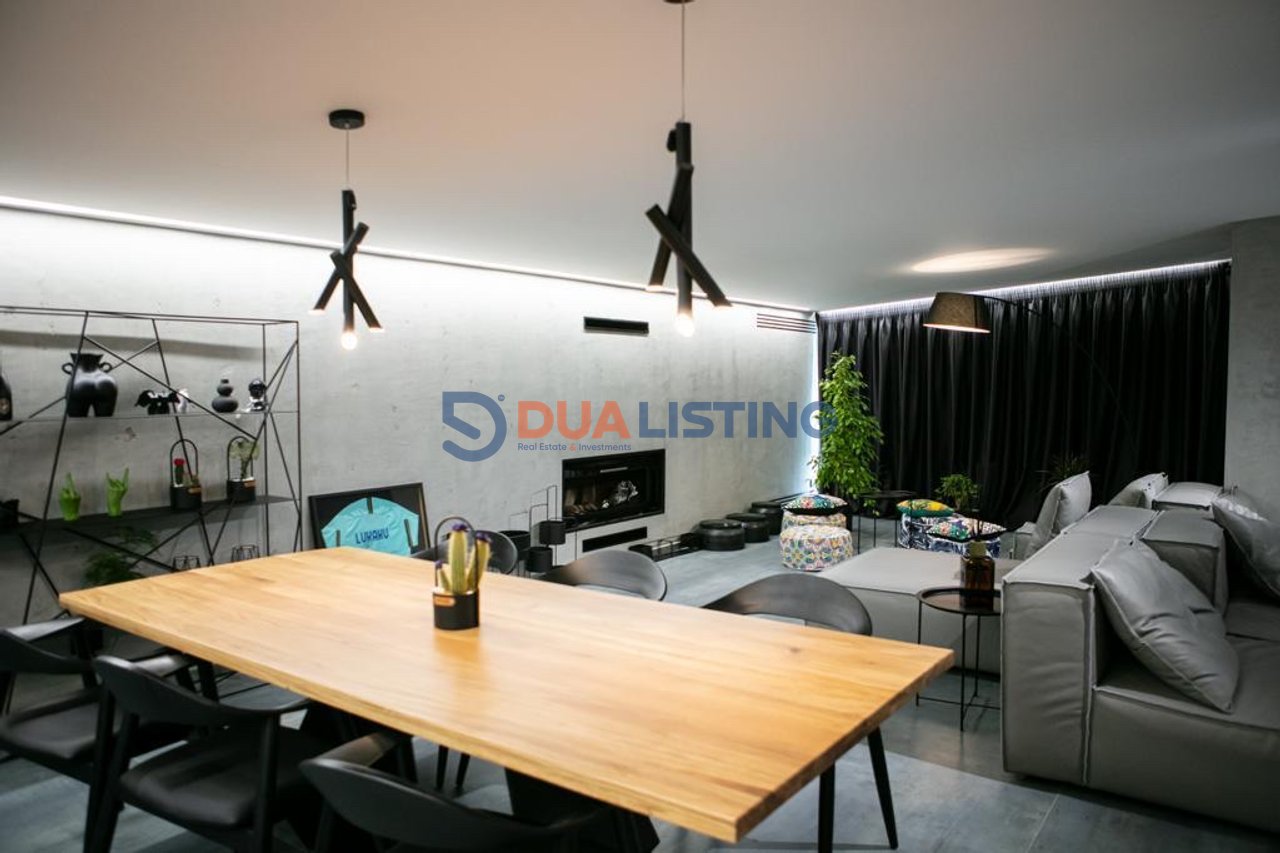 LUXURIOUS PENTHOUSE FOR SALE – DRY LAKE