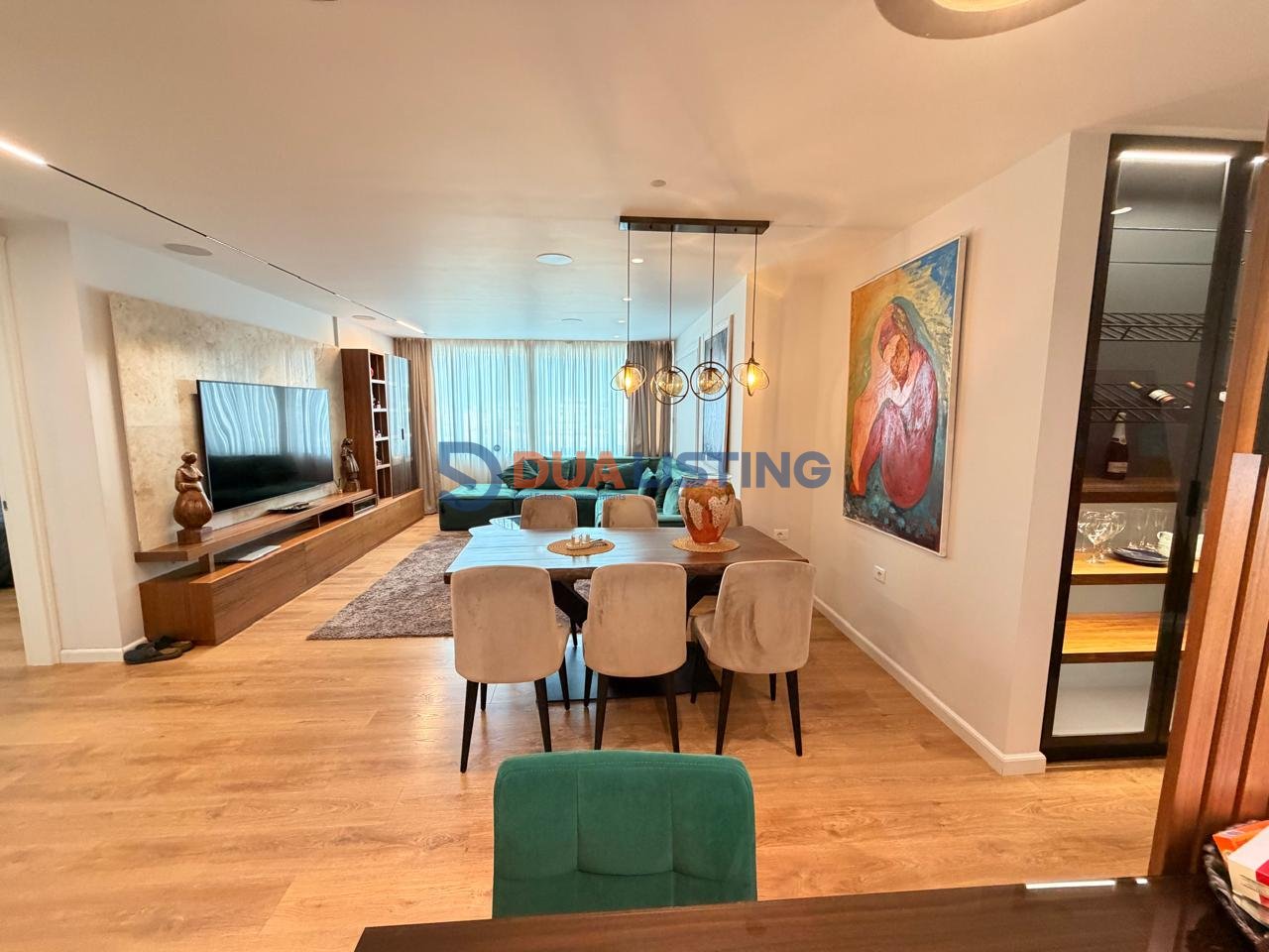 Vendesi 3+1+2 vicino allo Stadio Air Albania – Investimento Moderno ed Elitario!