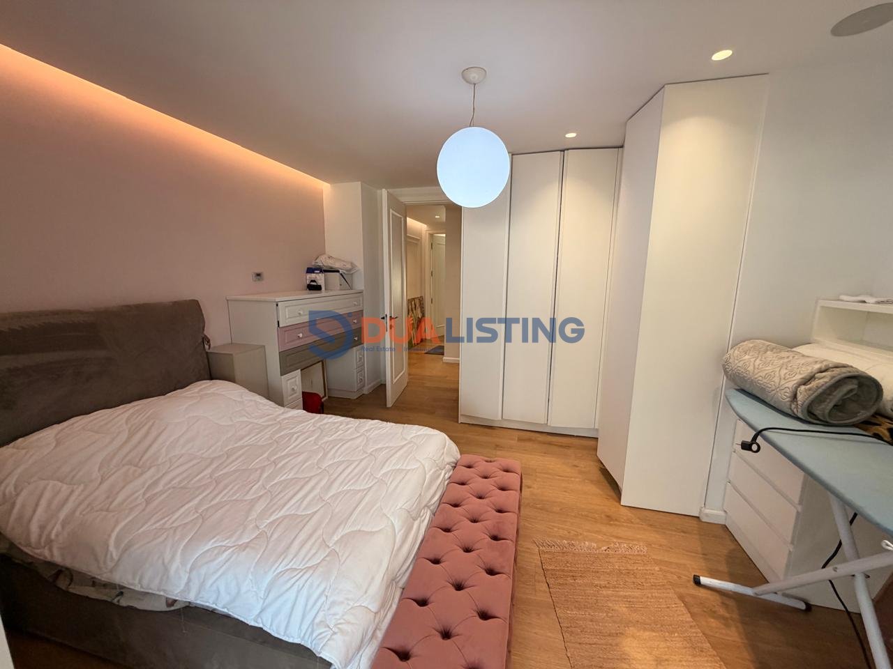 Vendesi 3+1+2 vicino allo Stadio Air Albania – Investimento Moderno ed Elitario!