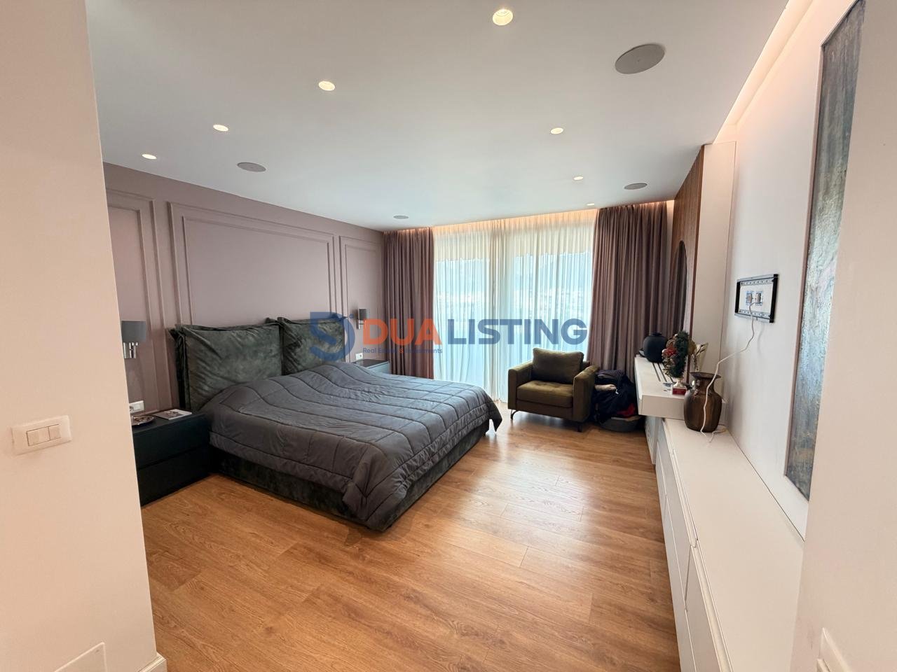 Vendesi 3+1+2 vicino allo Stadio Air Albania – Investimento Moderno ed Elitario!