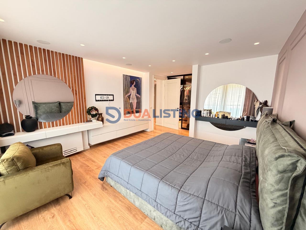 Vendesi 3+1+2 vicino allo Stadio Air Albania – Investimento Moderno ed Elitario!