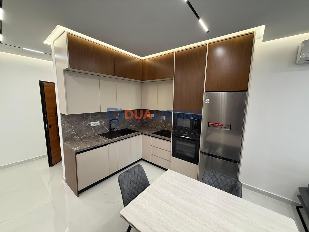 🏡 Qera Apartament 1+1 + 🅿️ në Zogu i Zi

📍 Zogu i Zi (përballë Ring Center)
🏢 Ndërtim i ri