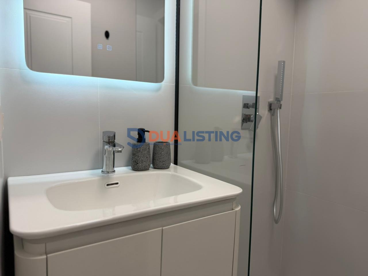 Vendesi 2 appartamenti 1+1, 21 Dicembre