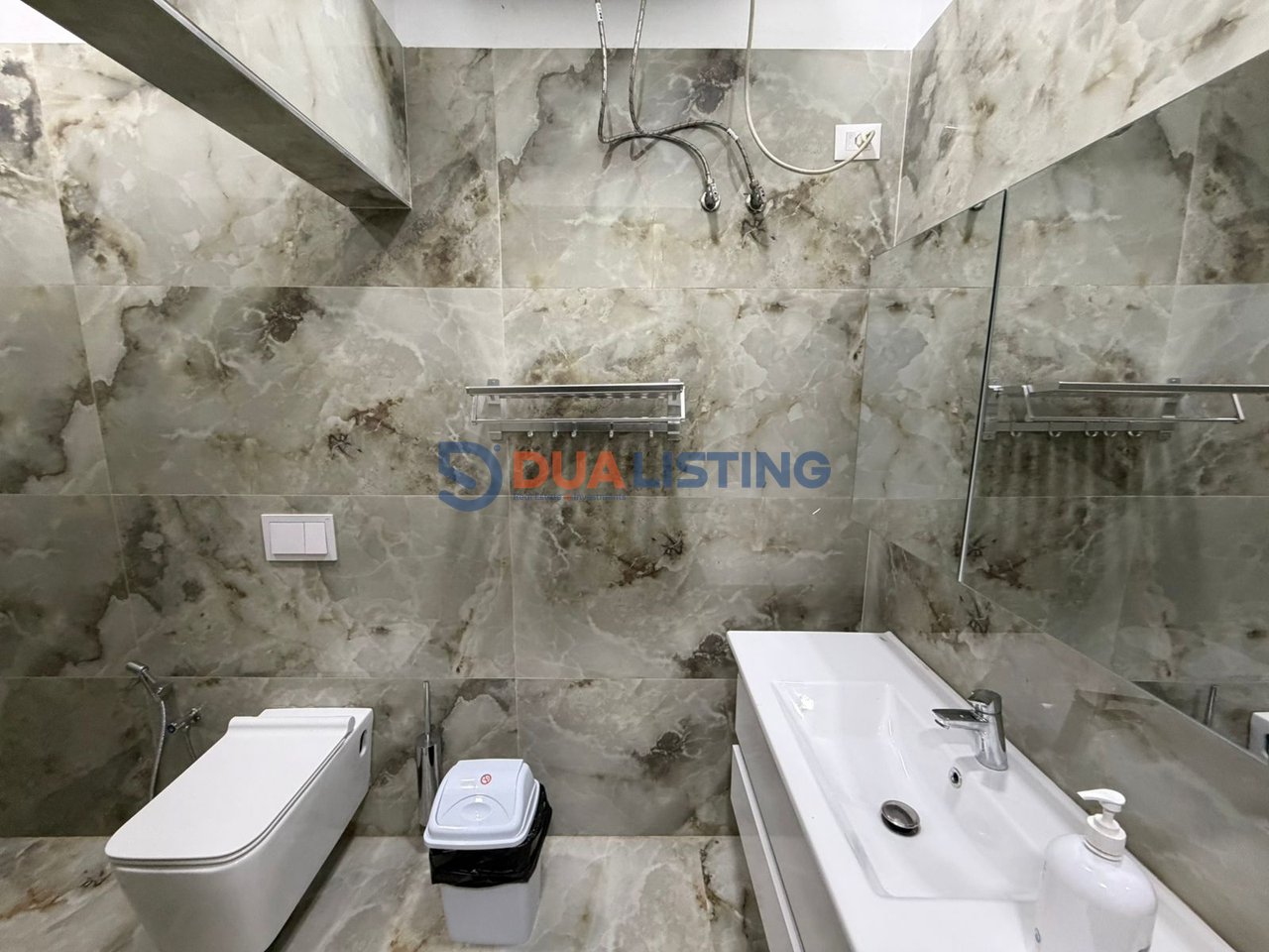 Affittasi appartamento 2+1 con cortile e posto auto vicino allo Zoo!