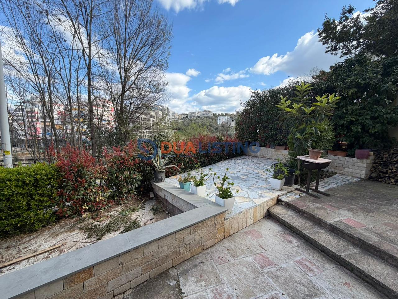 Affittasi appartamento 2+1 con cortile e posto auto vicino allo Zoo!