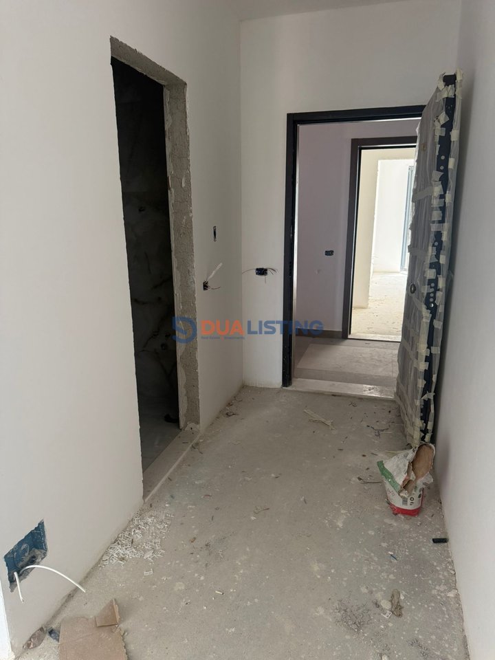 Offriamo in vendita appartamento 1+1 in Via Dibra