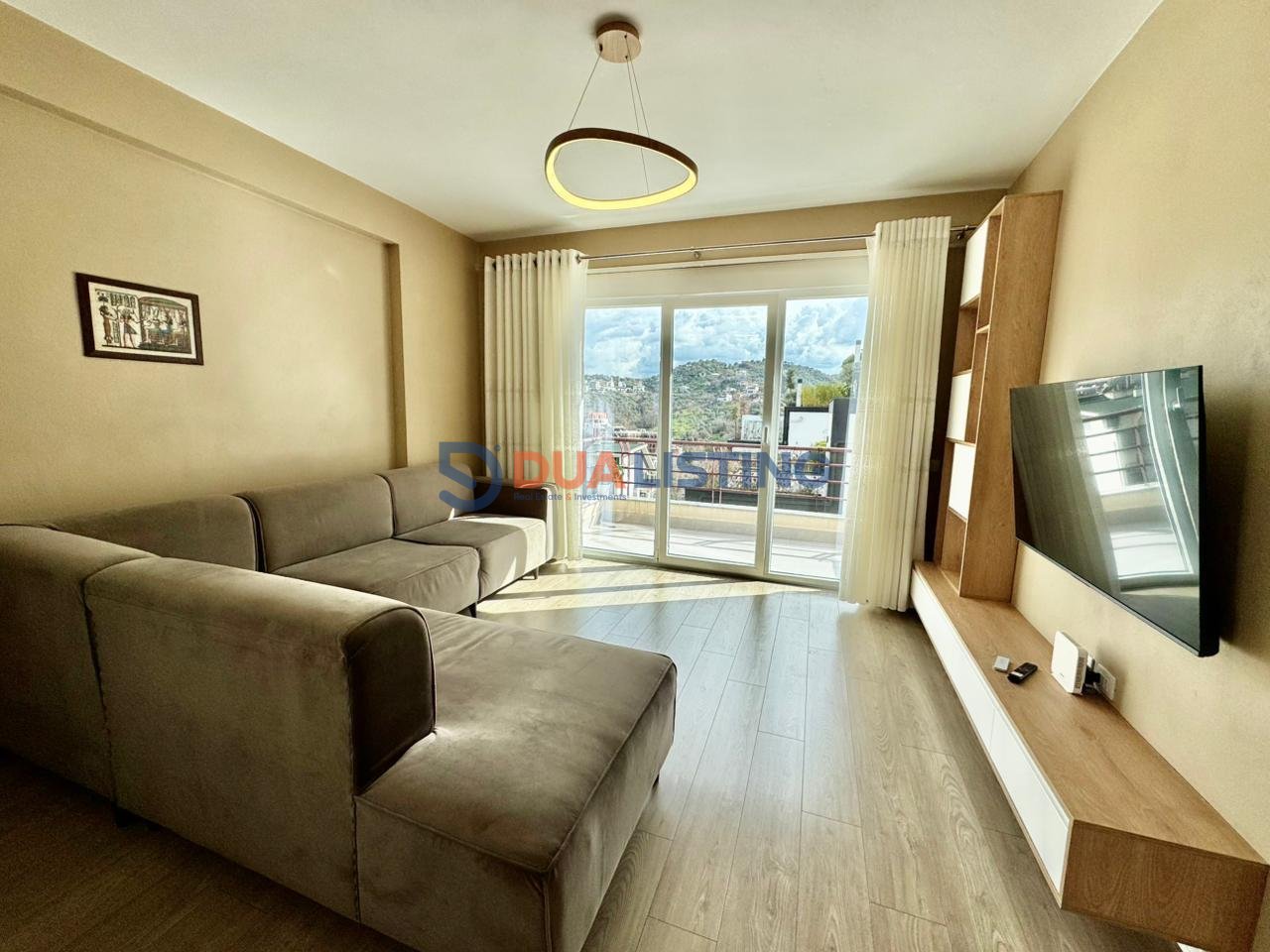 Shitet apartament modern 2+1+2 me ballkon tek FZ, Liqeni i Thate