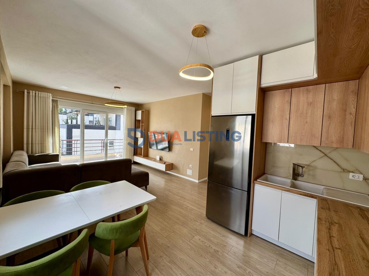 Shitet apartament modern 2+1+2 me ballkon tek FZ, Liqeni i Thate