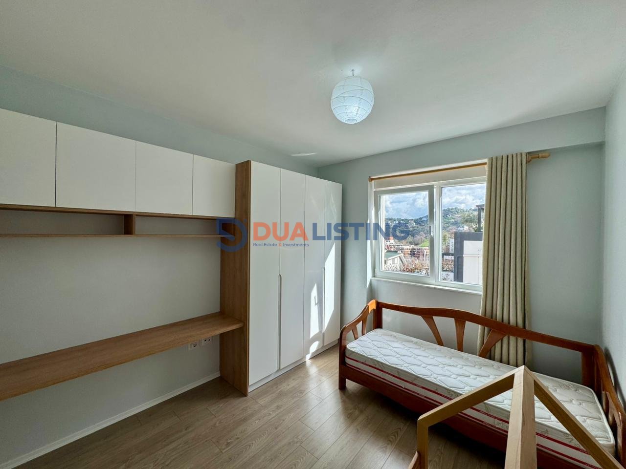 Shitet apartament modern 2+1+2 me ballkon tek FZ, Liqeni i Thate