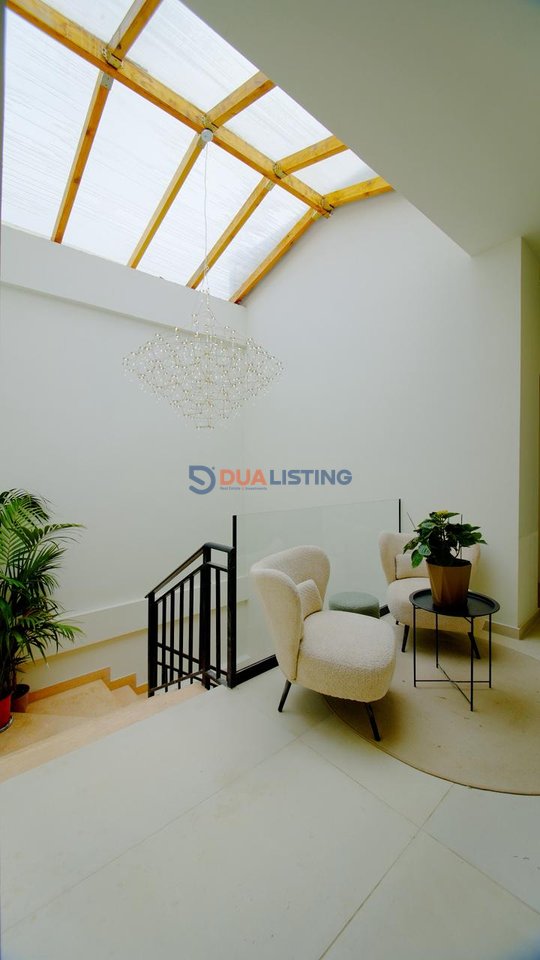2+1 Apartment for sale Astiri Roundabout!