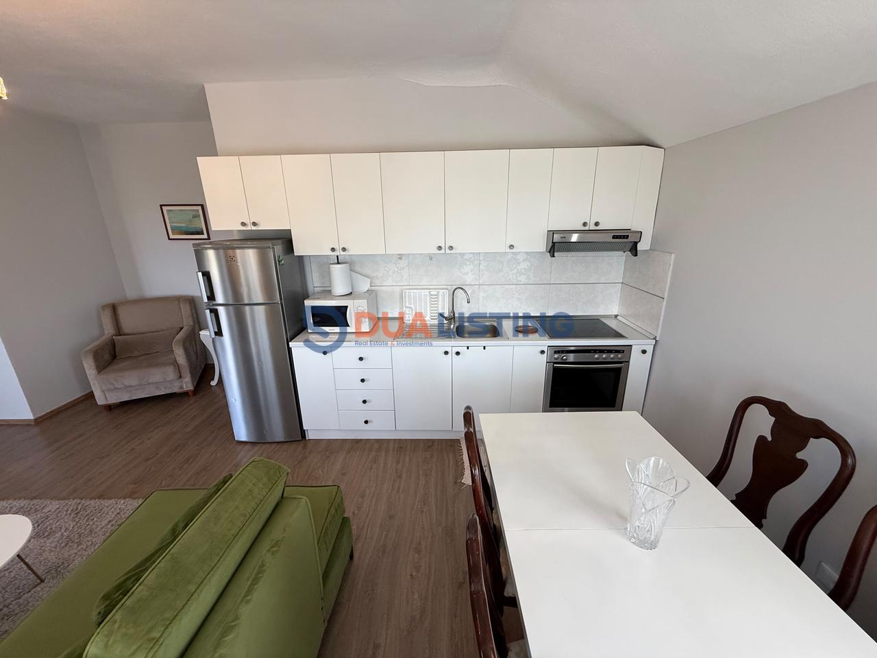 🏡 QERA | APARTAMENT 2+1 + 🅿️ PARKIM
📍 Liqeni Artificial – Pranë Shkollës Wilson