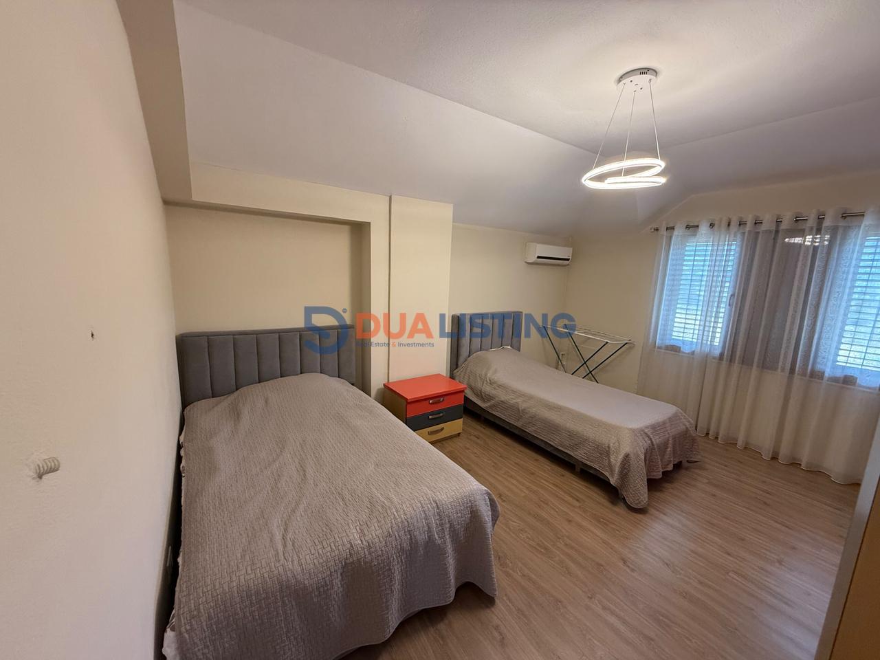 🏡 QERA | APARTAMENT 2+1 + 🅿️ PARKIM
📍 Liqeni Artificial – Pranë Shkollës Wilson