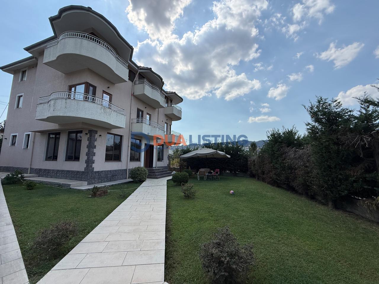 🏡 QERA | APARTAMENT 2+1 + 🅿️ PARKIM
📍 Liqeni Artificial – Pranë Shkollës Wilson