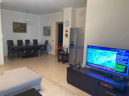 Apartament 2+1 per qira tek  Liceu Artistik!