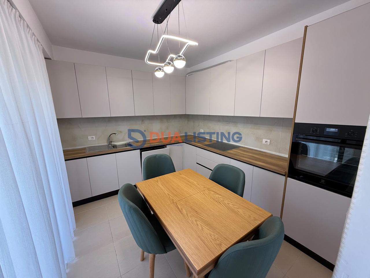 🏡 IN AFFITTO | 2+1+2 + VERANDA
📍 Residenza Kodra e Diellit 1 – Prolungamento 1
💰 Prezzo: 85.000 Lek/Mese
