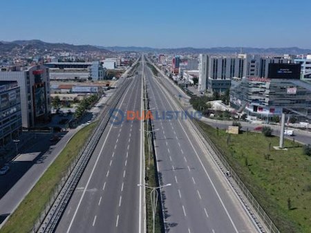 CAPANNONE IN VENDITA – AUTOSTRADA TIRANA–DURRËS