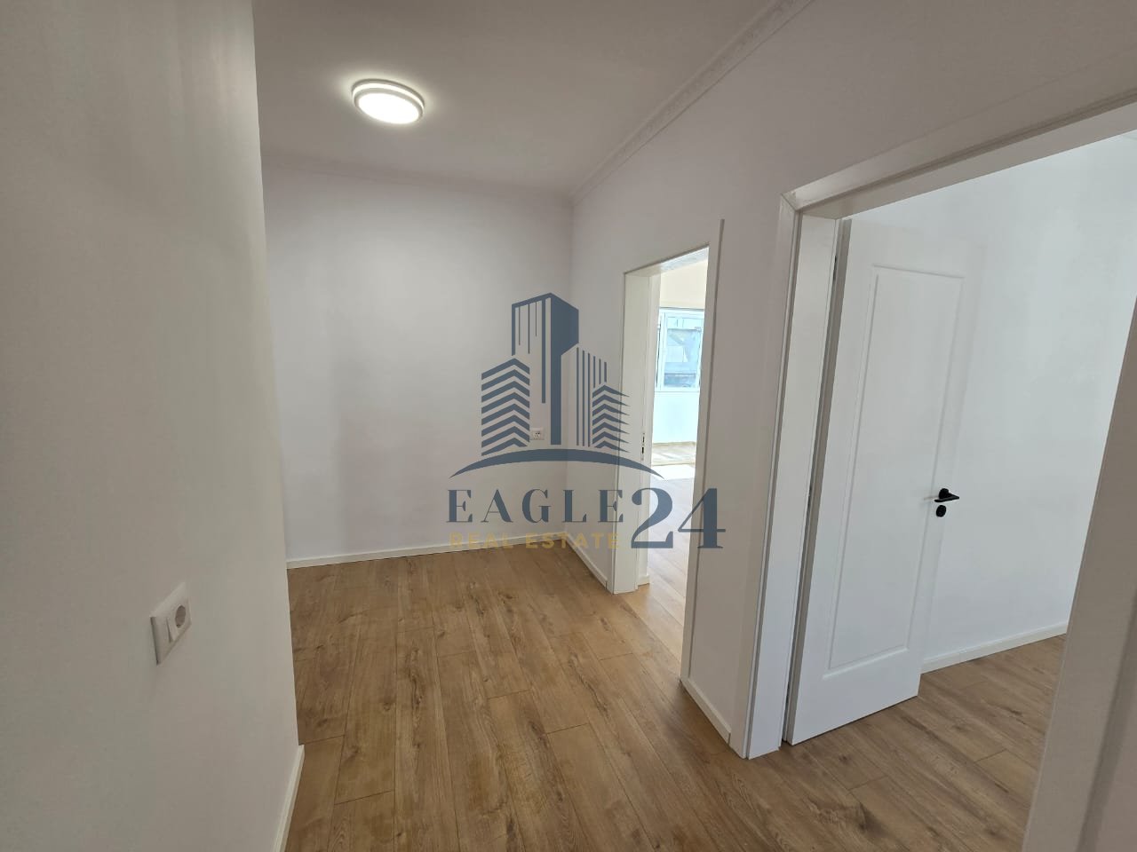 Shitet Apartament 2+1 në Rrugën Bardhyl – Në Rrugë Kryesore, Pranë Spitaleve, Tirane !