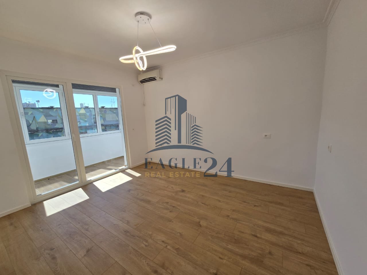 Shitet Apartament 2+1 në Rrugën Bardhyl – Në Rrugë Kryesore, Pranë Spitaleve, Tirane !