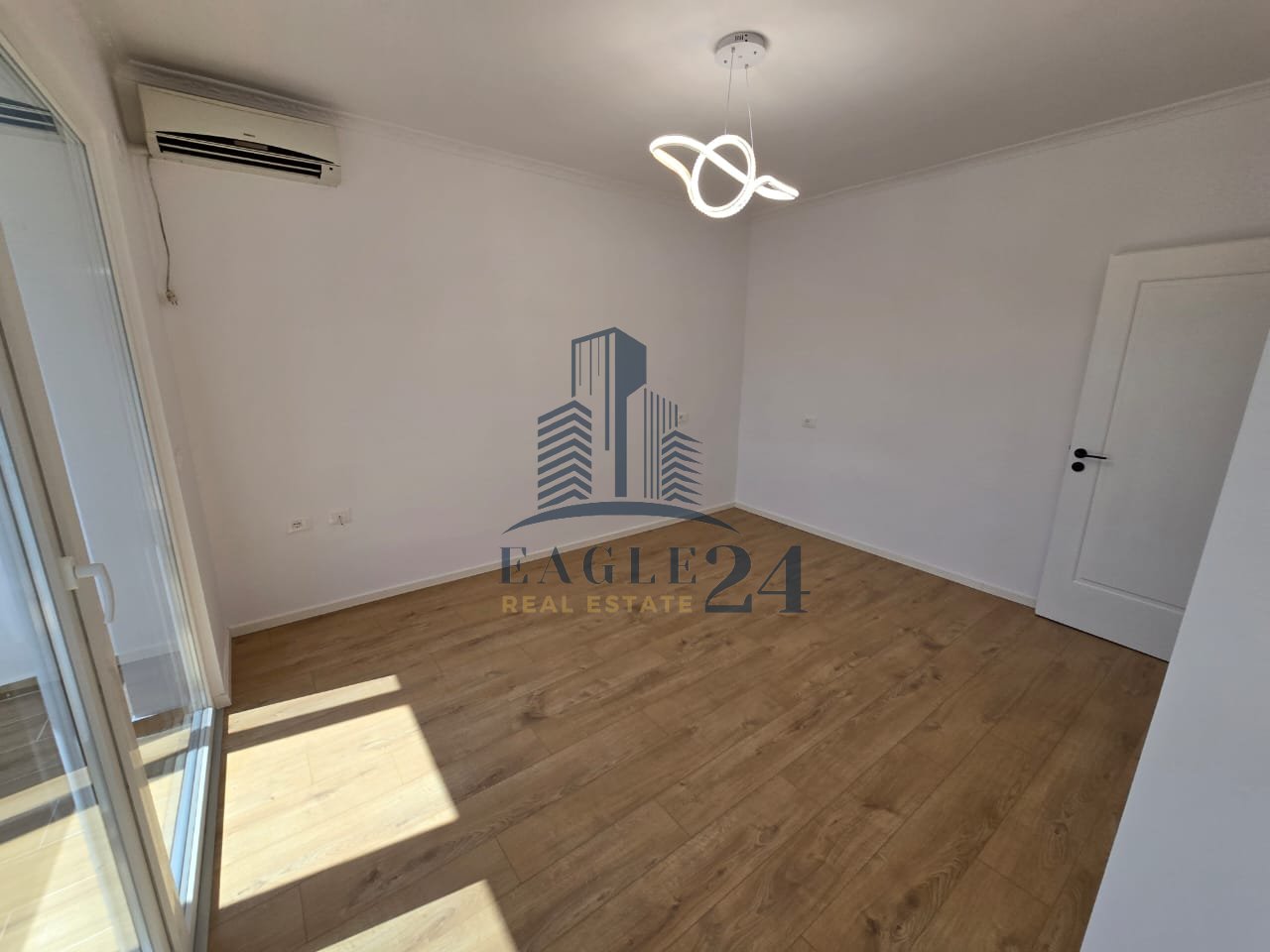 Shitet Apartament 2+1 në Rrugën Bardhyl – Në Rrugë Kryesore, Pranë Spitaleve, Tirane !