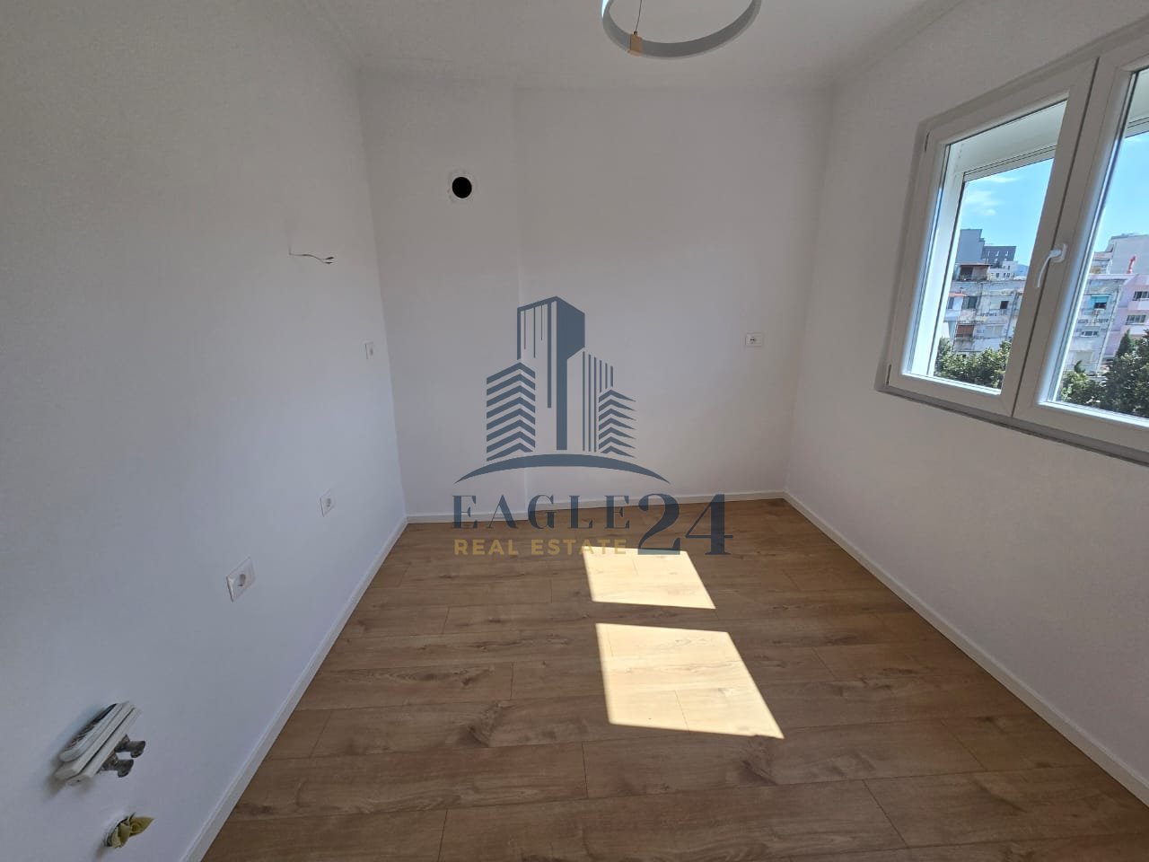 Shitet Apartament 2+1 në Rrugën Bardhyl – Në Rrugë Kryesore, Pranë Spitaleve, Tirane !