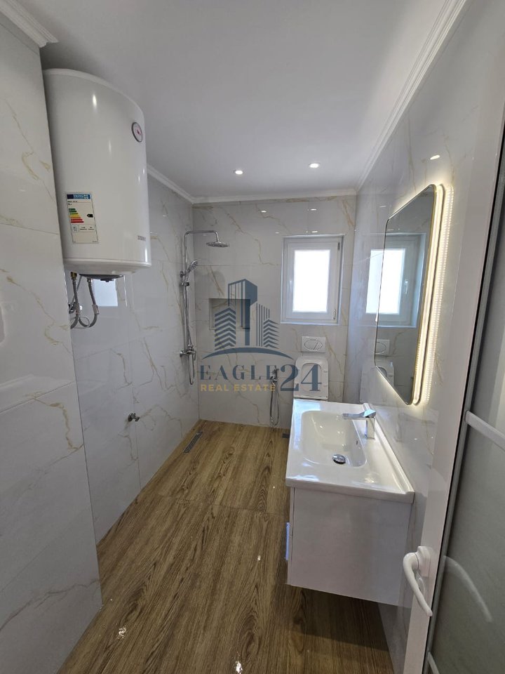 Shitet Apartament 2+1 në Rrugën Bardhyl – Në Rrugë Kryesore, Pranë Spitaleve, Tirane !