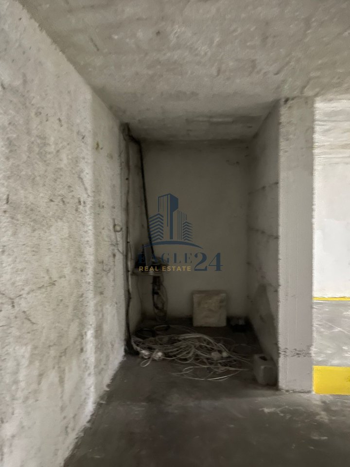 "OKAZION" Shiten 4 Poste parkimi perball Delijorgjit