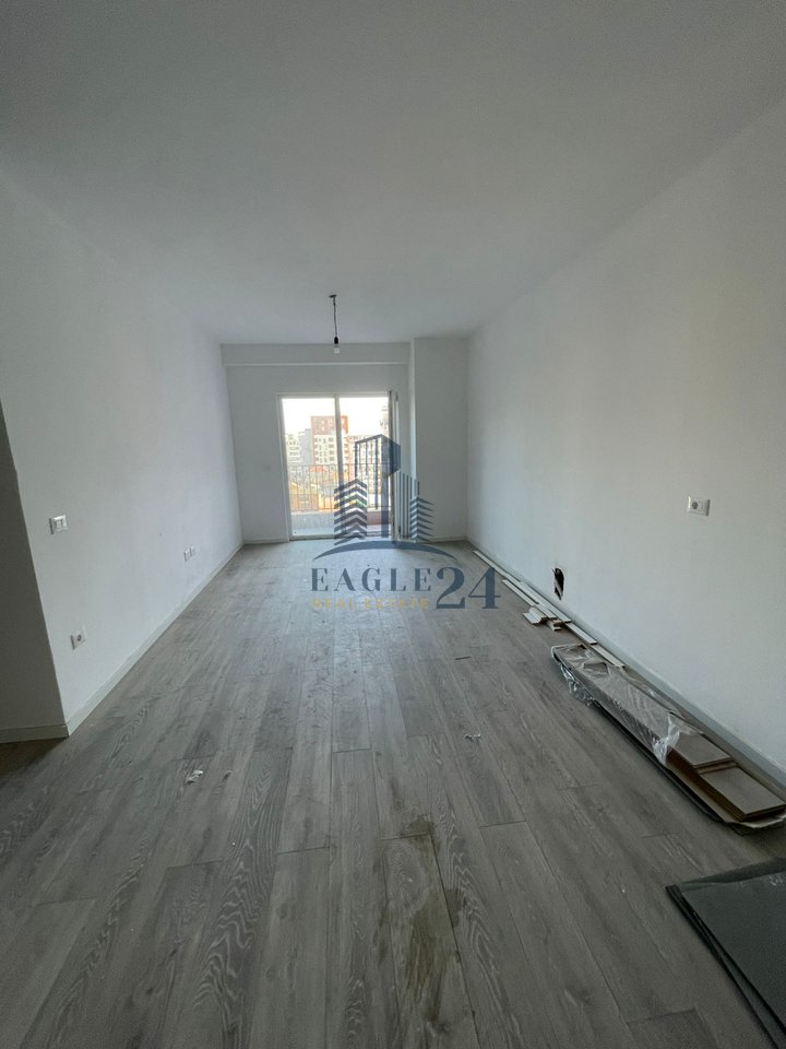 Shitet apartament 2+1 në kompleksin “Aura” Laprakë, 168,000 € i diskutueshëm!