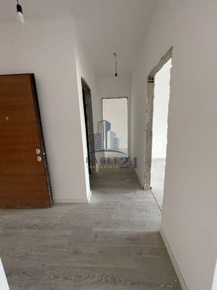 Shitet apartament 2+1 në kompleksin “Aura” Laprakë, 168,000 € i diskutueshëm!