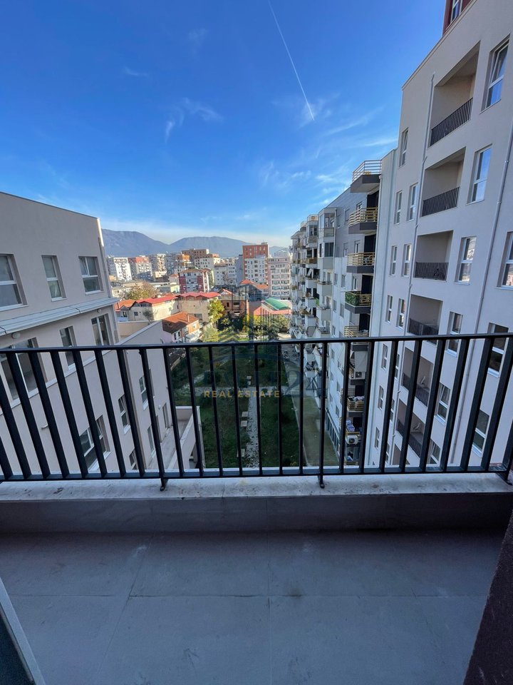 Shitet apartament 2+1 në kompleksin “Aura” Laprakë, 168,000 € i diskutueshëm!