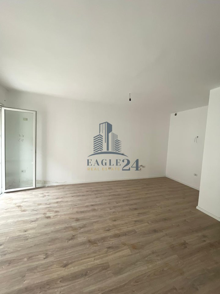 Shitet Apartament  2+1+2 – Kompleksi E88 Laprakë
