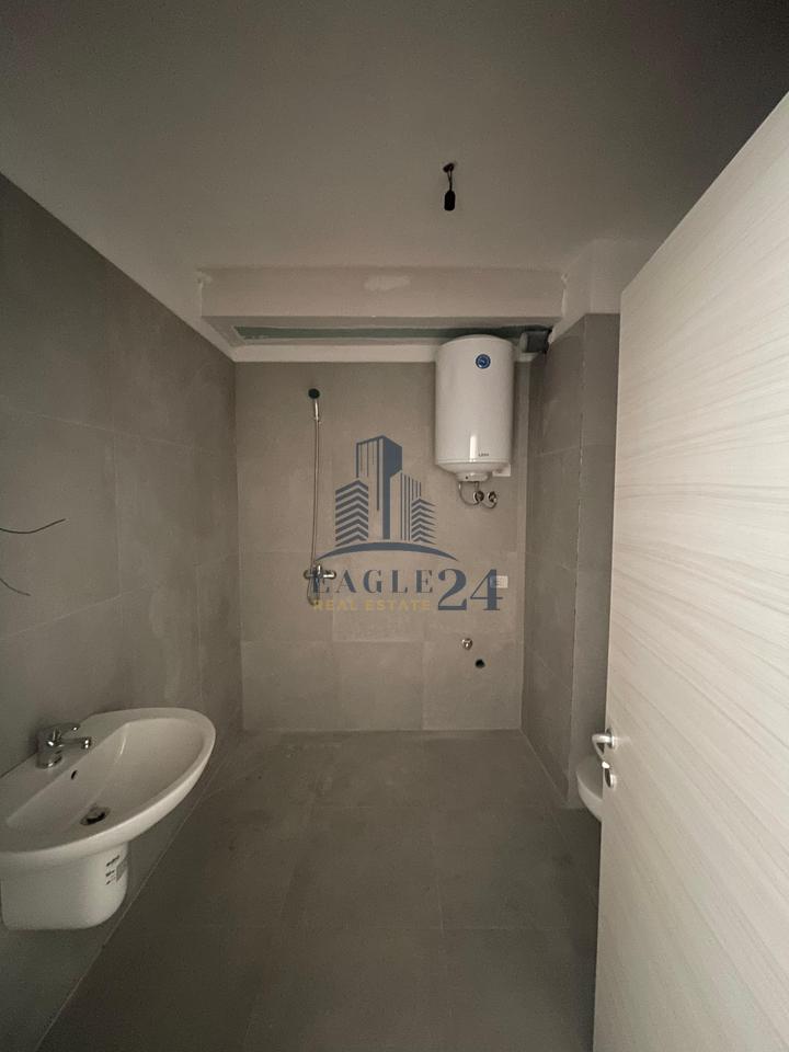 Shitet Apartament  2+1+2 – Kompleksi E88 Laprakë