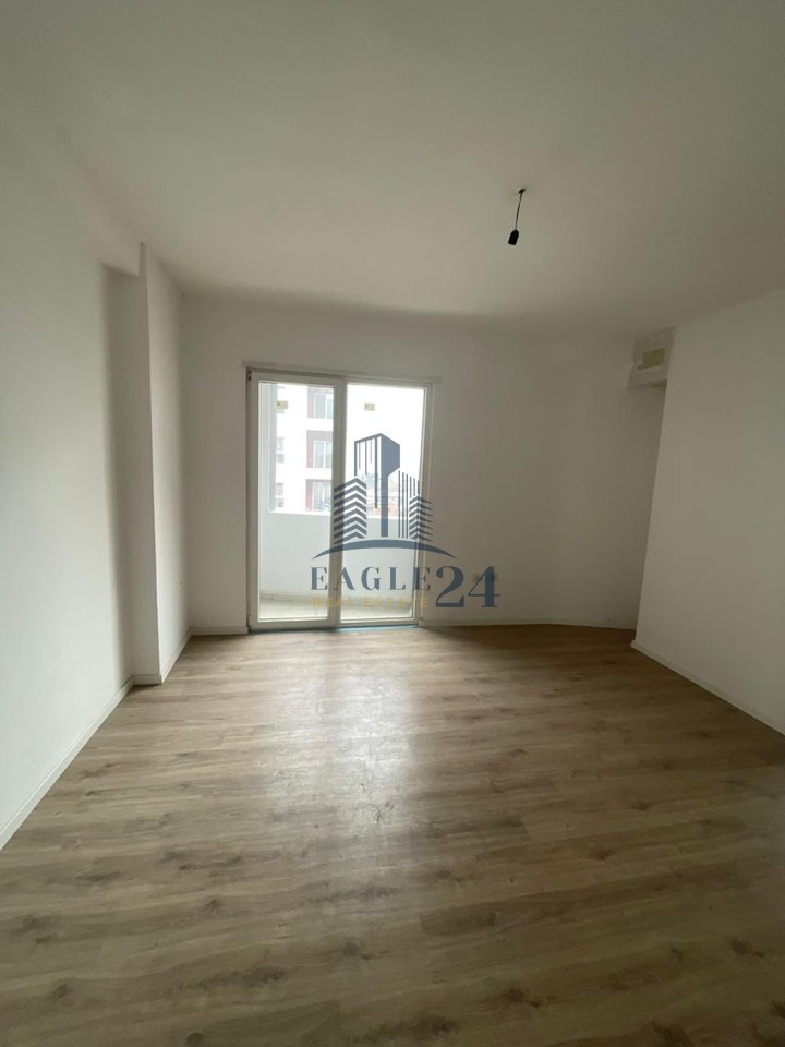 Shitet Apartament  2+1+2 – Kompleksi E88 Laprakë