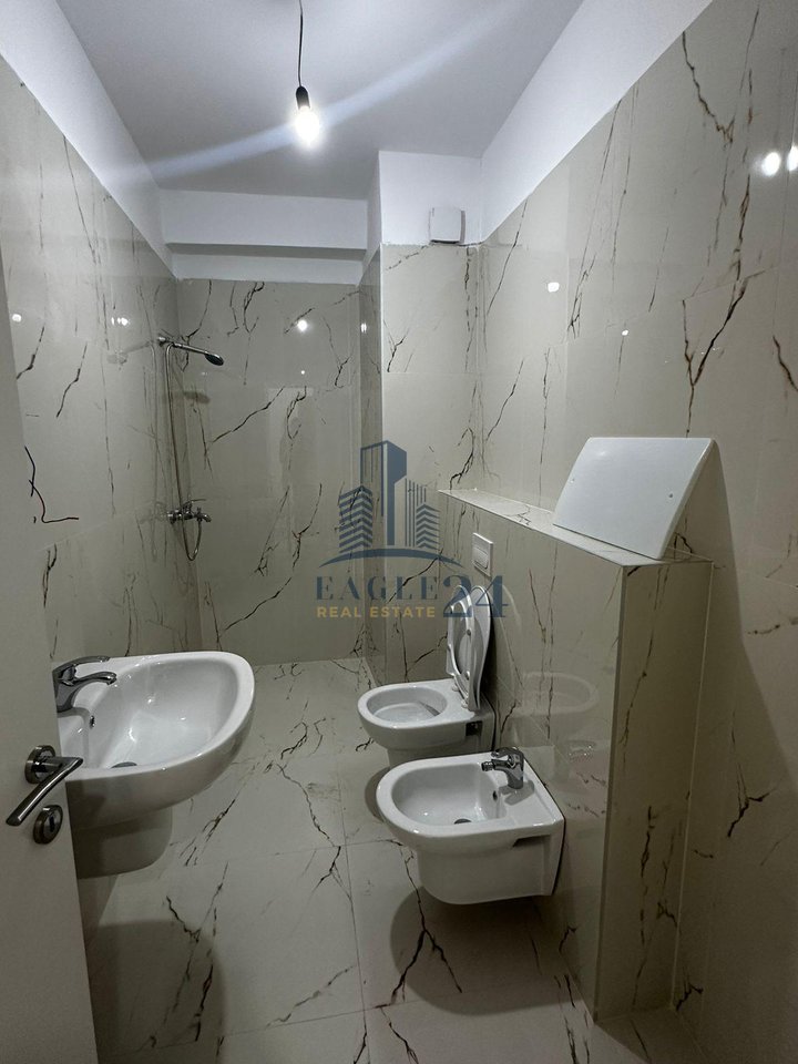 Jepet apartament 2+1 bosh me qera ! Donika Center !
