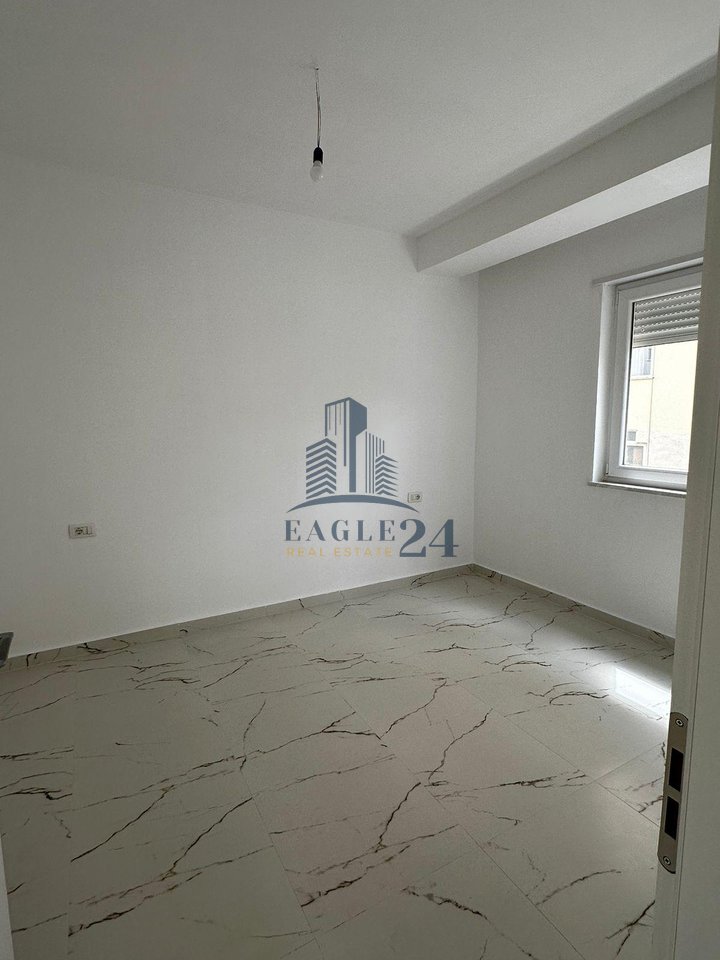 Jepet apartament 2+1 bosh me qera ! Donika Center !