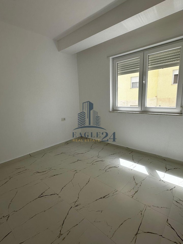 Jepet apartament 2+1 bosh me qera ! Donika Center !