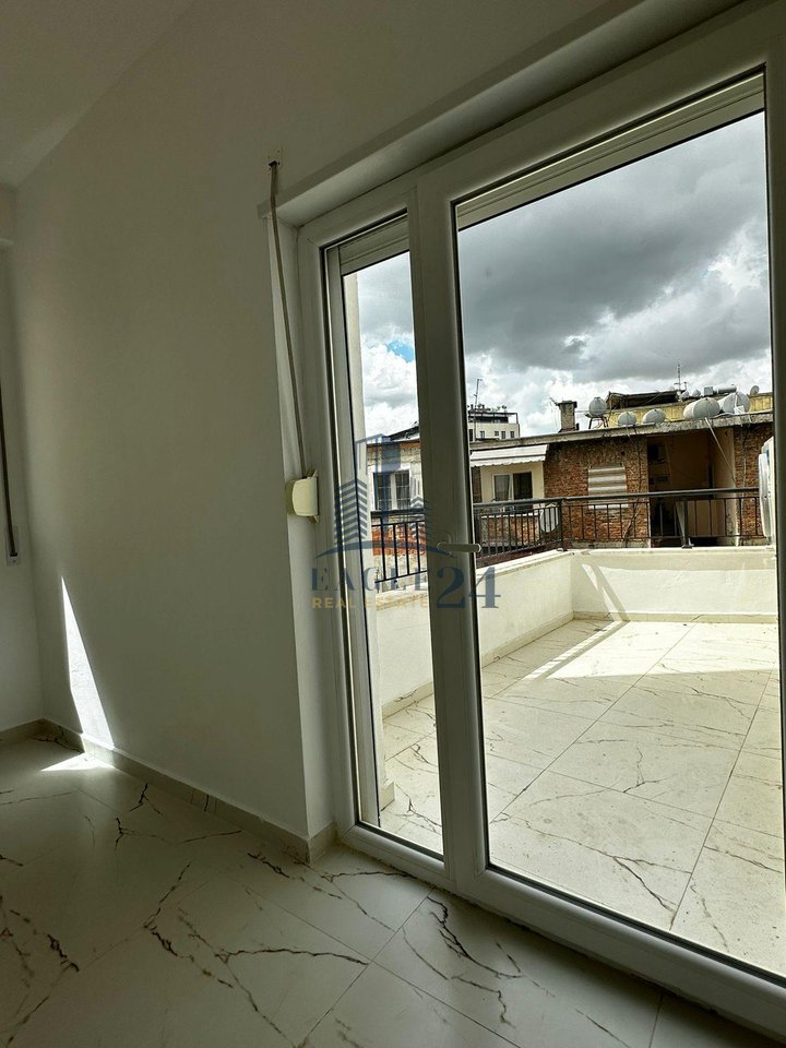 Jepet apartament 2+1 bosh me qera ! Donika Center !