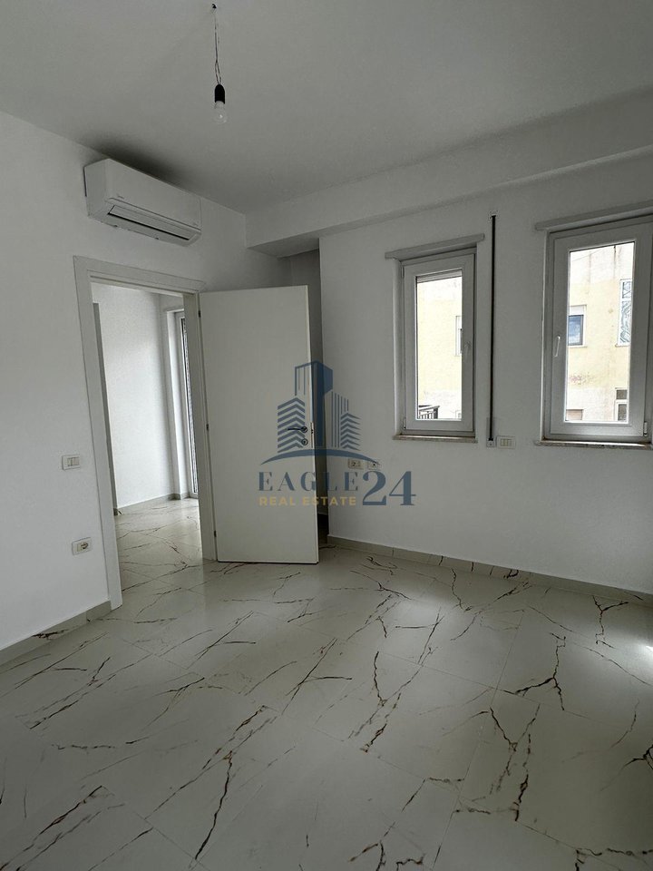 Jepet apartament 2+1 bosh me qera ! Donika Center !