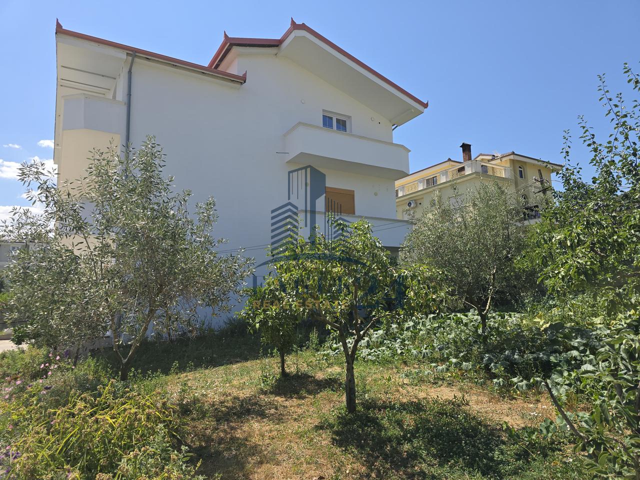 A luxurious 3-story villa for rent in Mjull-Bathore, Tirana – €1,800 / Month