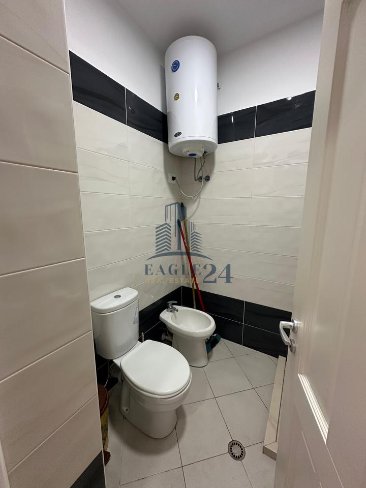Vendesi 1+1 in vendita a Gjiri i Lalzit – Di fronte a San Pietro!