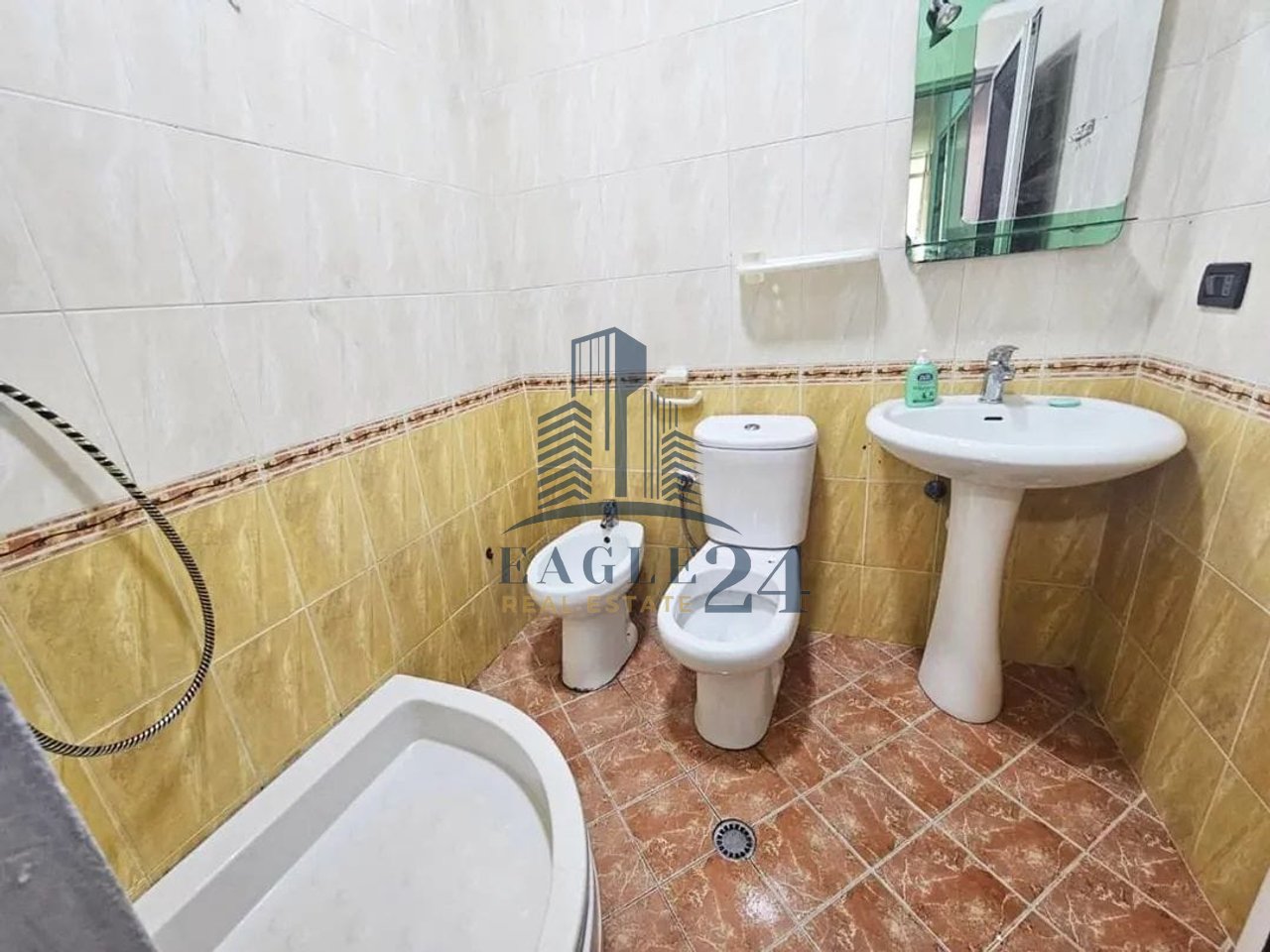@For Rent – 1+1 Apartment near Komuna e Parisit!