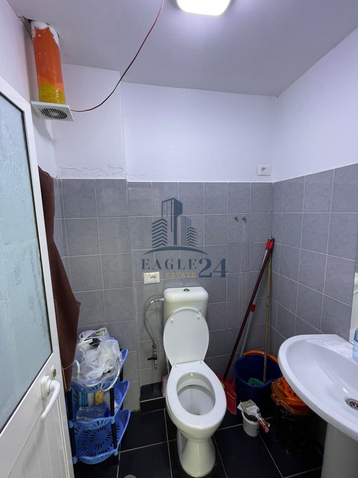 Commercial space for rent in the center of Kamez.
