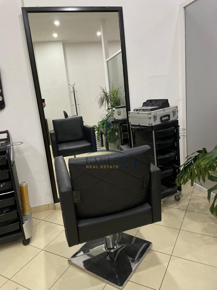 Shop For Sale in Yzberish, Tirana - 220,000€ | 100 m²