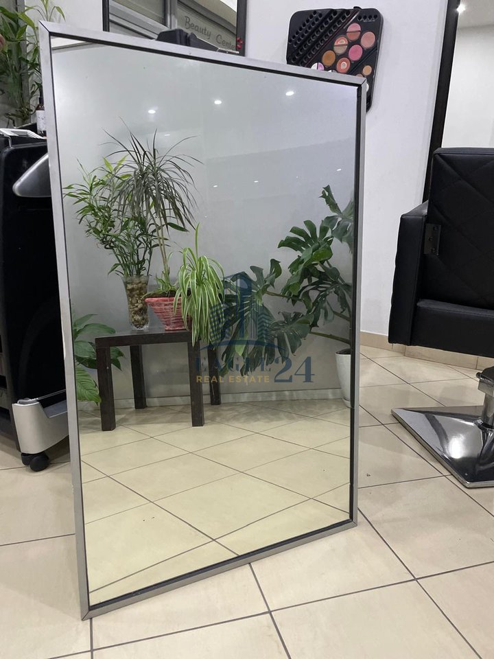 Shop For Sale in Yzberish, Tirana - 220,000€ | 100 m²