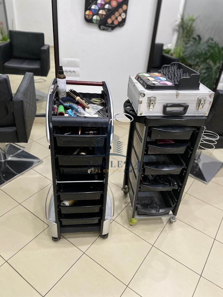 Shop For Sale in Yzberish, Tirana - 220,000€ | 100 m²