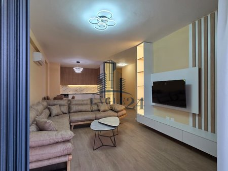 Apartament 2+1+2 +  Post Parkimi.  Me Qira në Liqeni i Thatë, Tiranë - 1300€ | 120 m²