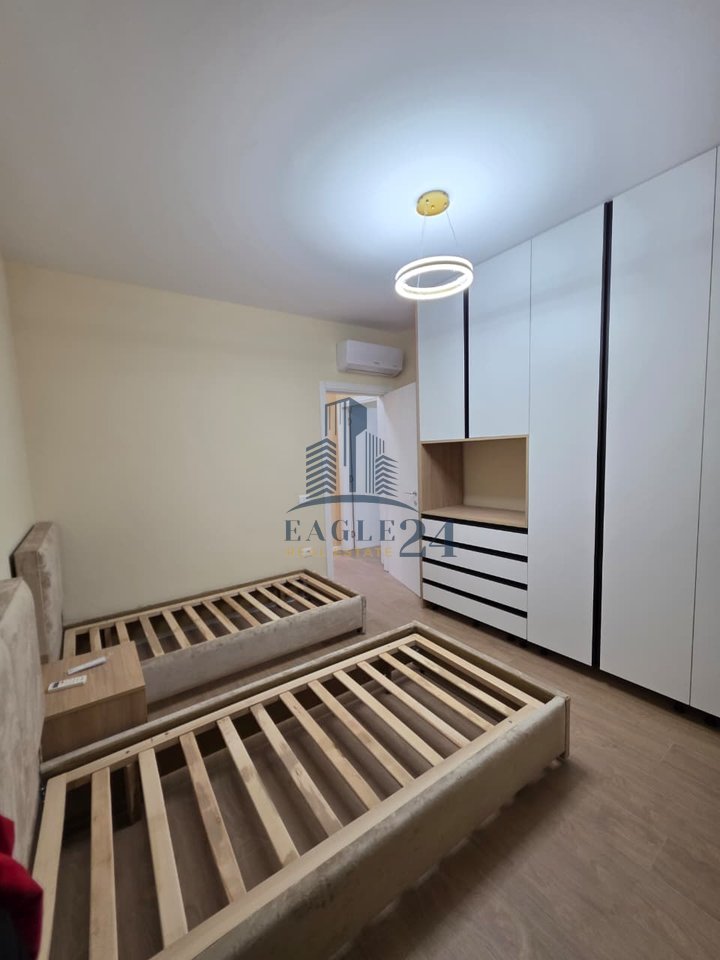 Apartament 2+1+2 +  Post Parkimi.  Me Qira në Liqeni i Thatë, Tiranë - 1300€ | 120 m²