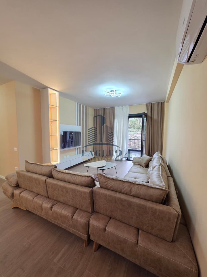 Apartament 2+1+2 +  Post Parkimi.  Me Qira në Liqeni i Thatë, Tiranë - 1300€ | 120 m²